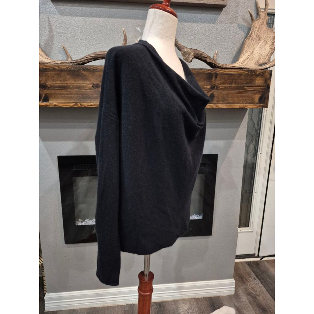 Antonio Melani Cashmere Sweater Size Medium in Excellent Condition - Picture 2 of 6